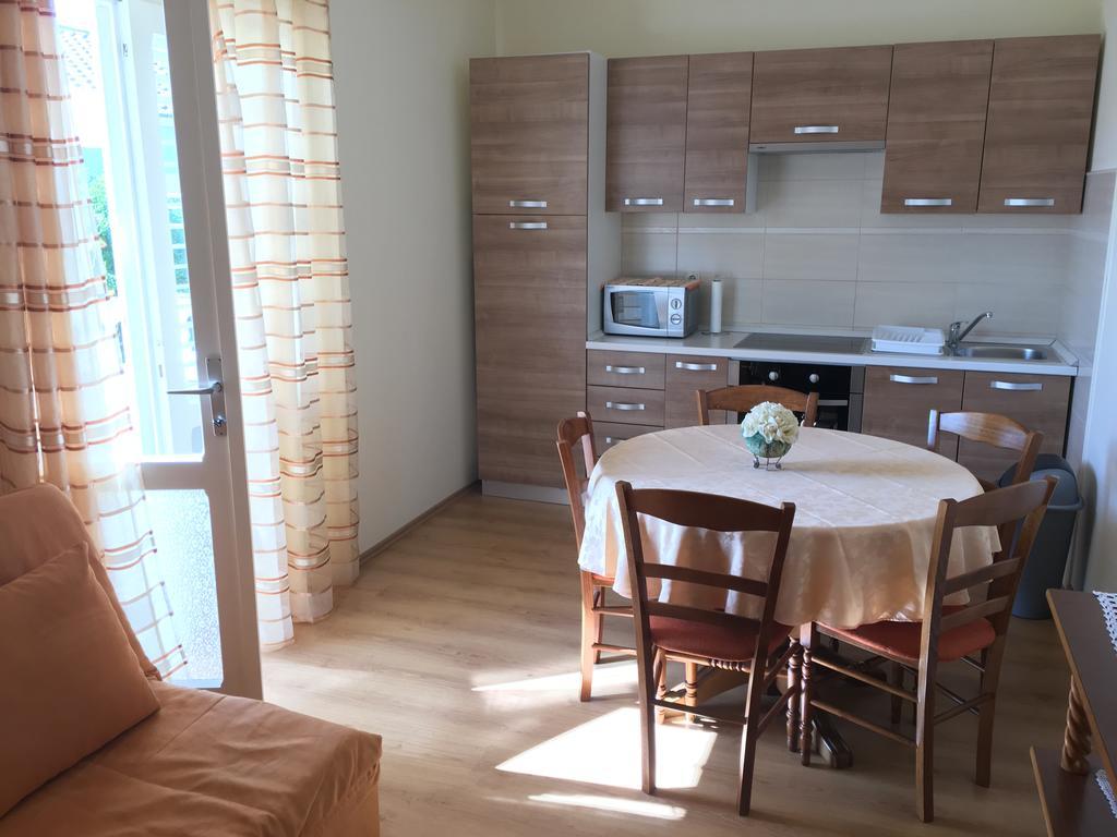 Apartment Biserka Barbat na Rabu Exteriör bild